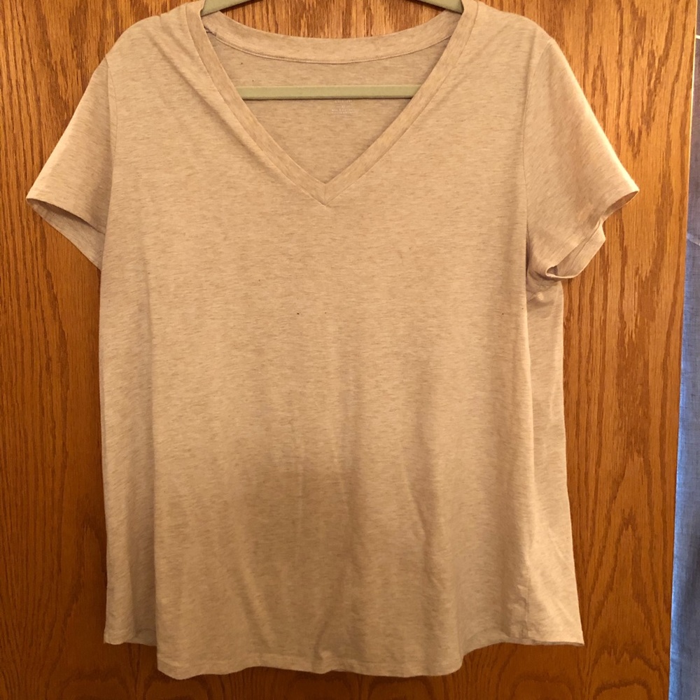 Mossimo beige tee shirt